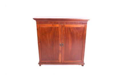 Estante Baixa Fechada em Mogno (01964/02)