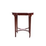 Mesa de Centro Inglesa, em Pau Santo (07072/15)