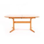 Mesa de Jantar SM78 pela Skovby (06031/09)